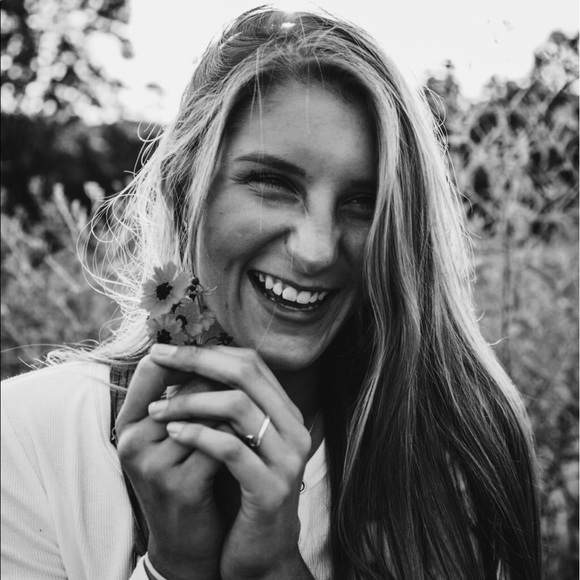 Meet your Posher, Lauren - Picture 1 of 8